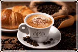 Cafeaua și arta pairing-ului – Ce gustări merg cel mai bine cu diverse tipuri de cafea?